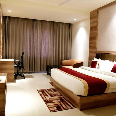 Hotel Crystal Grand Халдвани Экстерьер фото