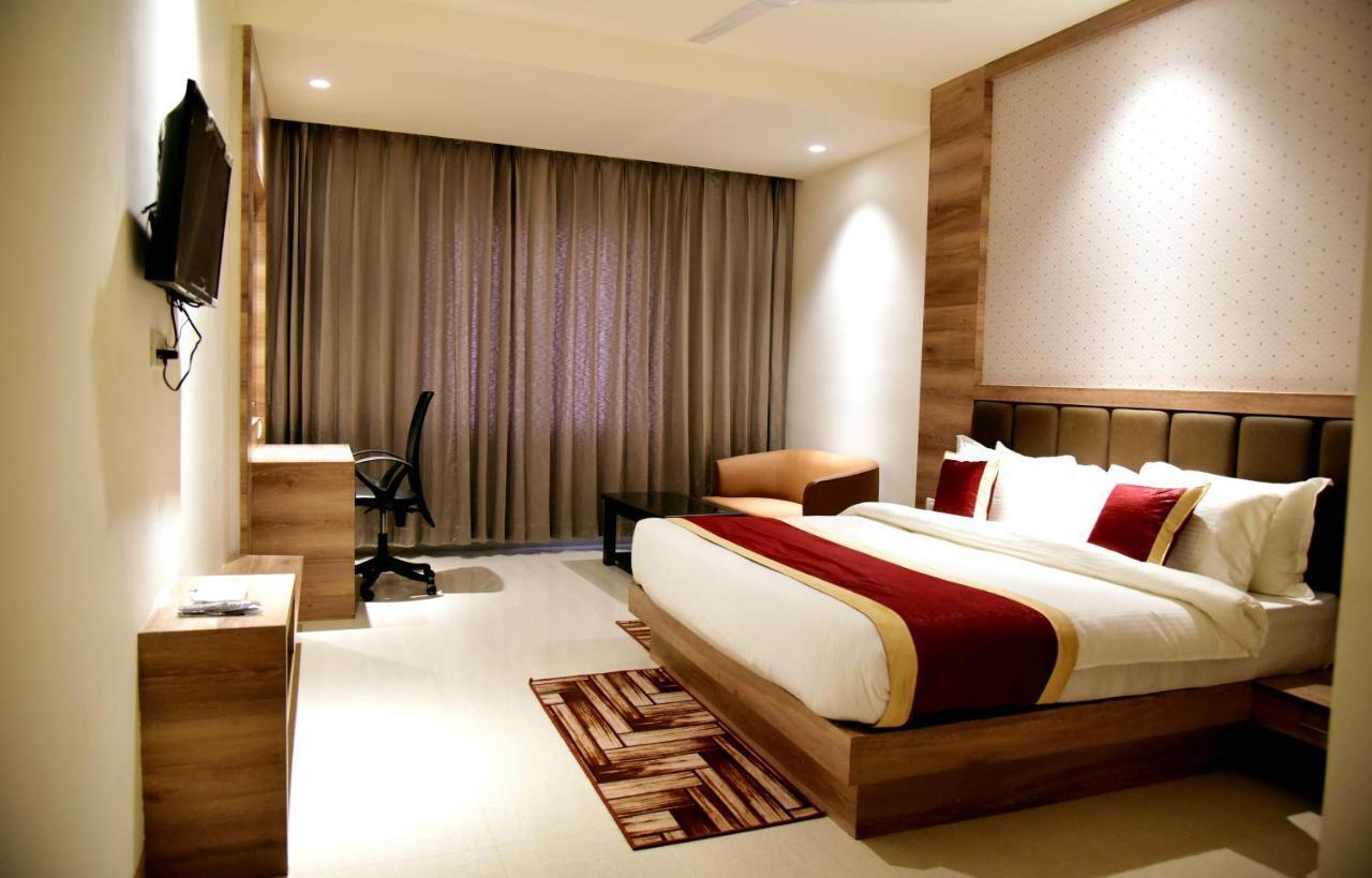 Hotel Crystal Grand Халдвани Экстерьер фото